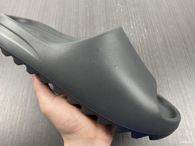 Adidas HQ6448 Slide Yeezy Onyx 0918